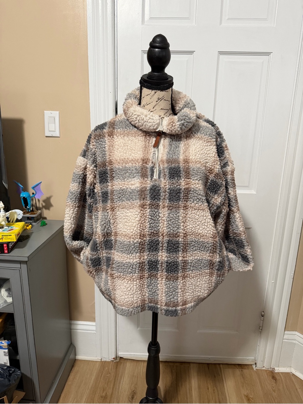 Cozy Plaid Sherpa Quarter-Zip Pullover Sweater - Cream & Gray